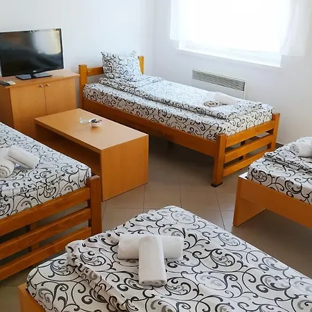 - Vila Kovilje 아파트호텔