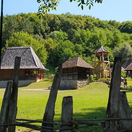 - Vila Kovilje Aparthotel *