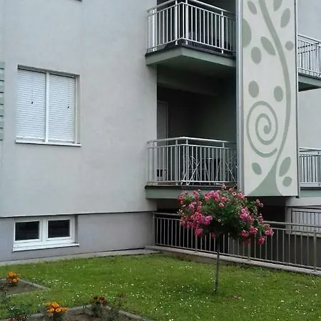 - Vila Kovilje 아파트호텔