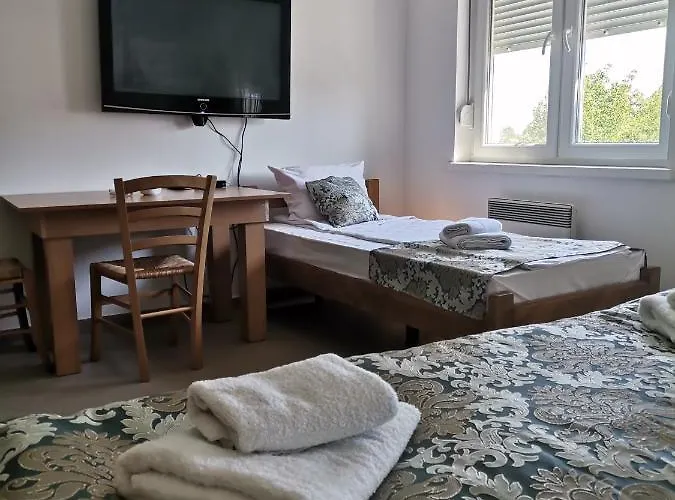 - Vila Kovilje Hotel apartamentowy