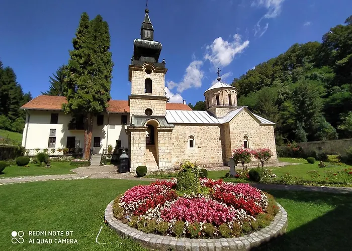 - Vila Kovilje Hotel apartamentowy