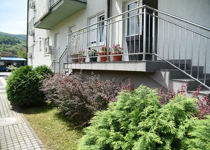 - Vila Kovilje Hotel apartamentowy